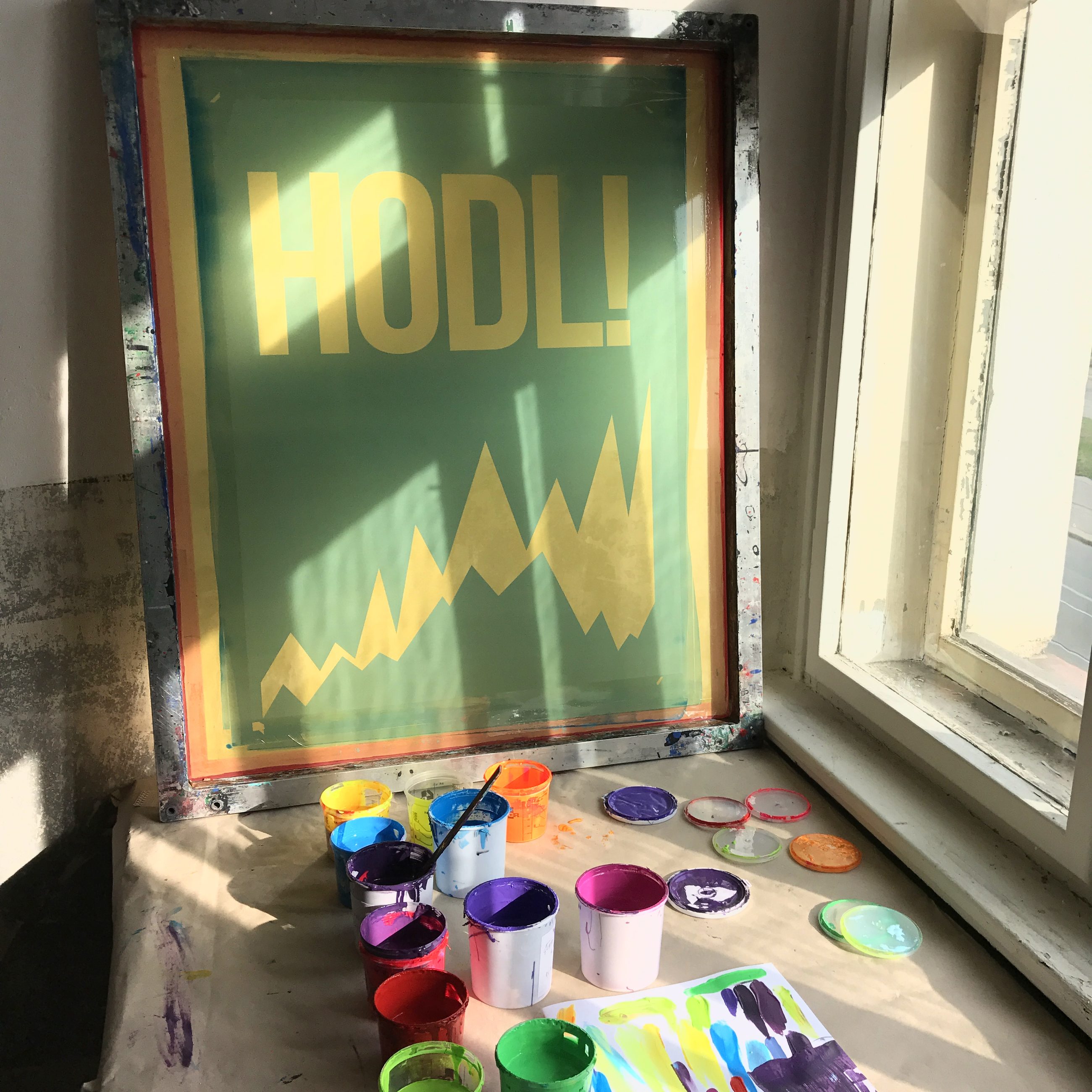Screen and color mixing for the HODL motif