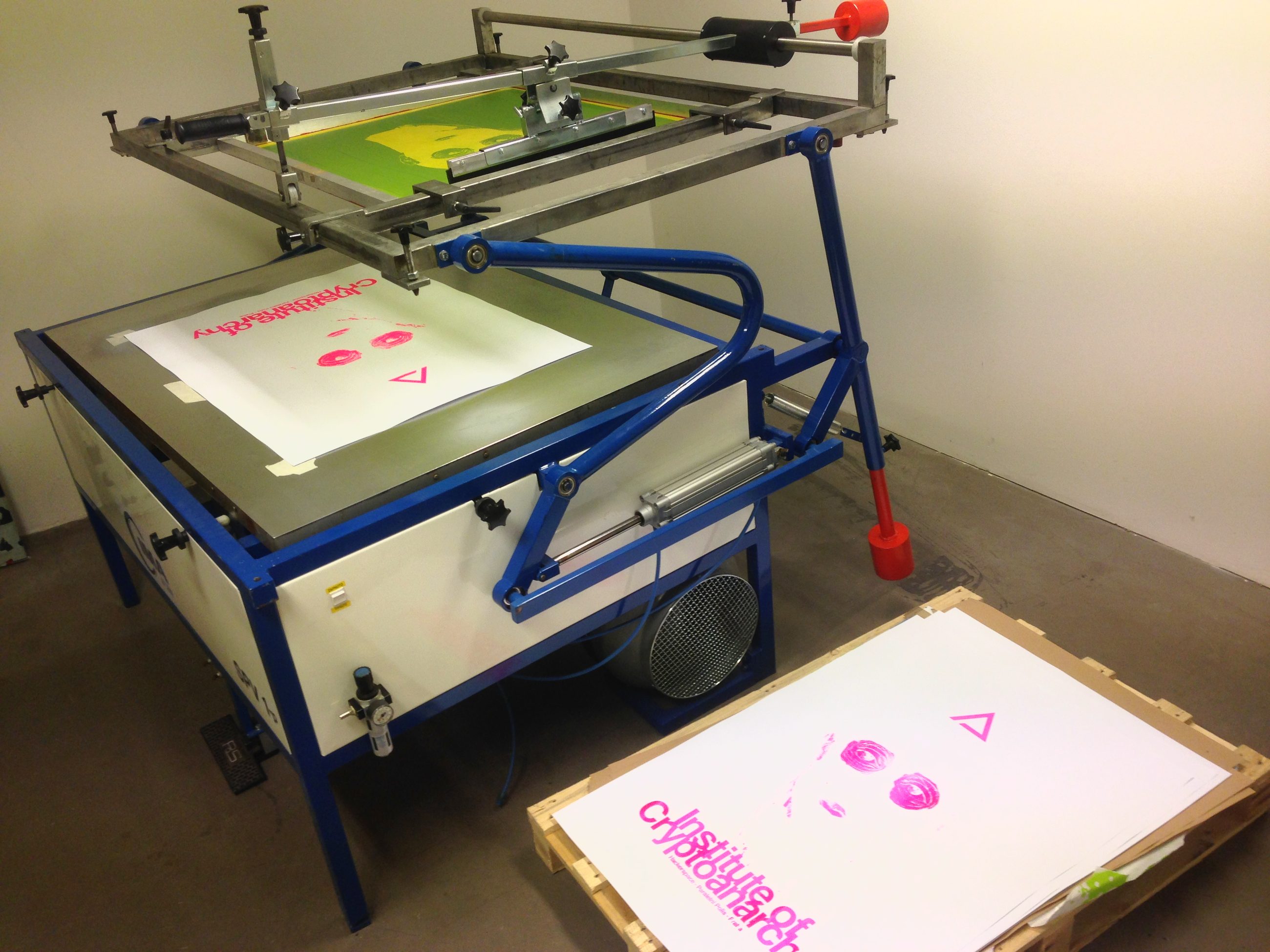 Printing my very first B1-format poster at Paralelní Polis